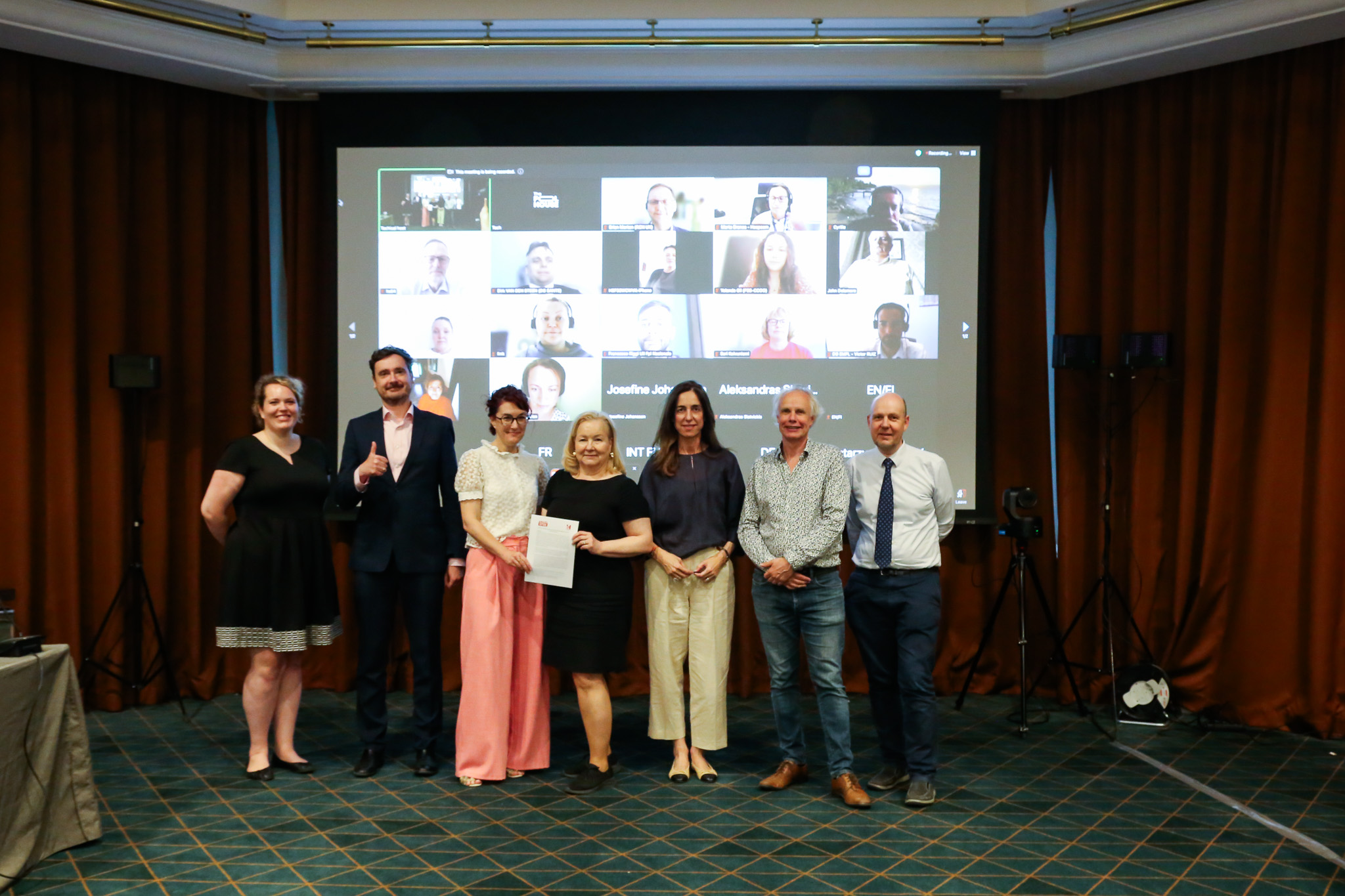 Photo of the signatories of the Joint Policy orientation